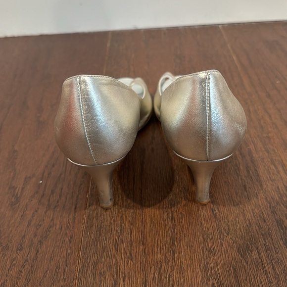 J Crew Silver Peep Toe Pumps Size 9.5 - Picture 4 of 7